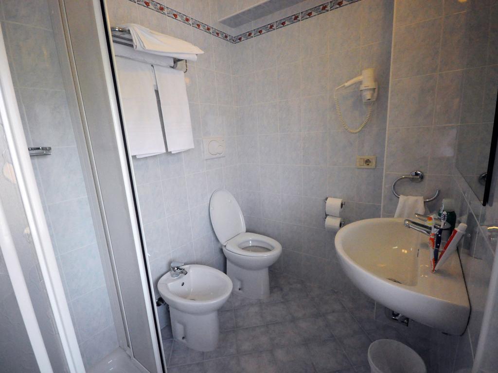 Hotel Marina Bardolino Room photo